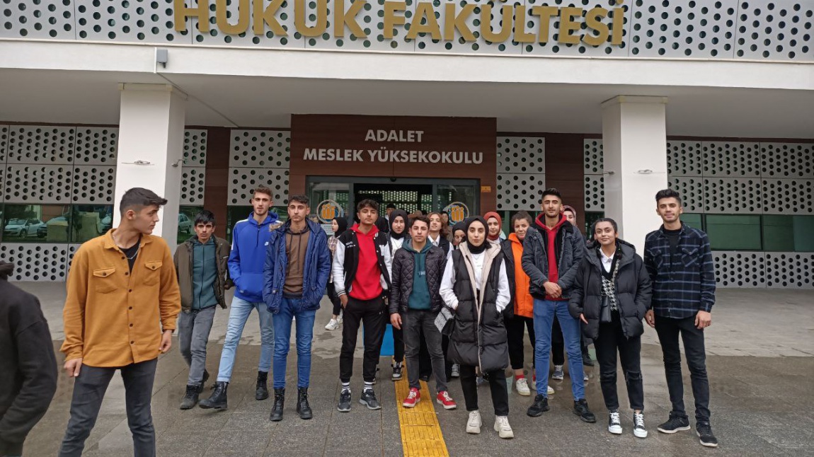 11 ve 12. Sınıf Öğrencilerimizin Malatya İnönü Üniversitesi Gezisi