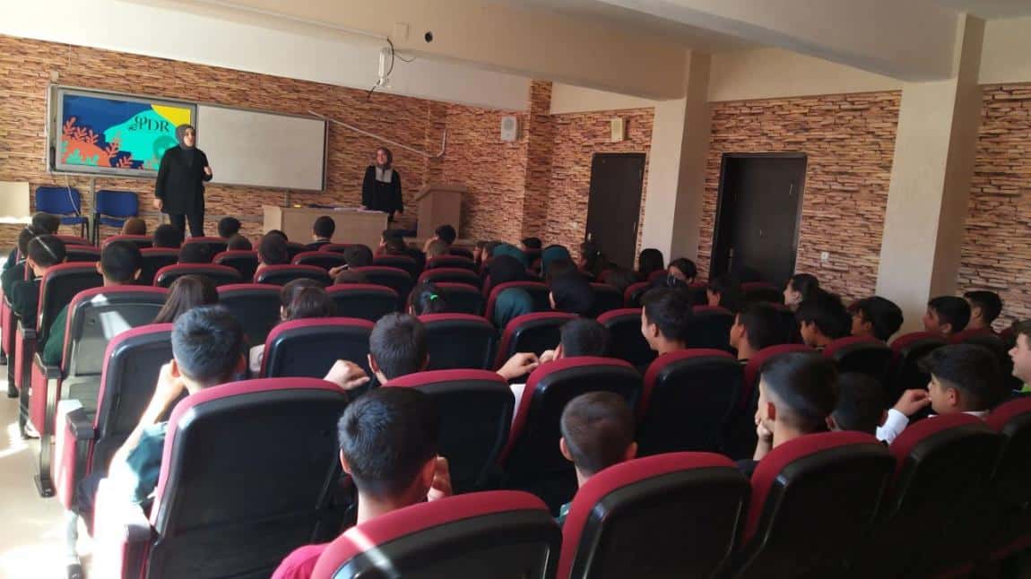 9. sınıflara rehberlik servisinin tanıtılması ve okula uyum semineri yapıldı